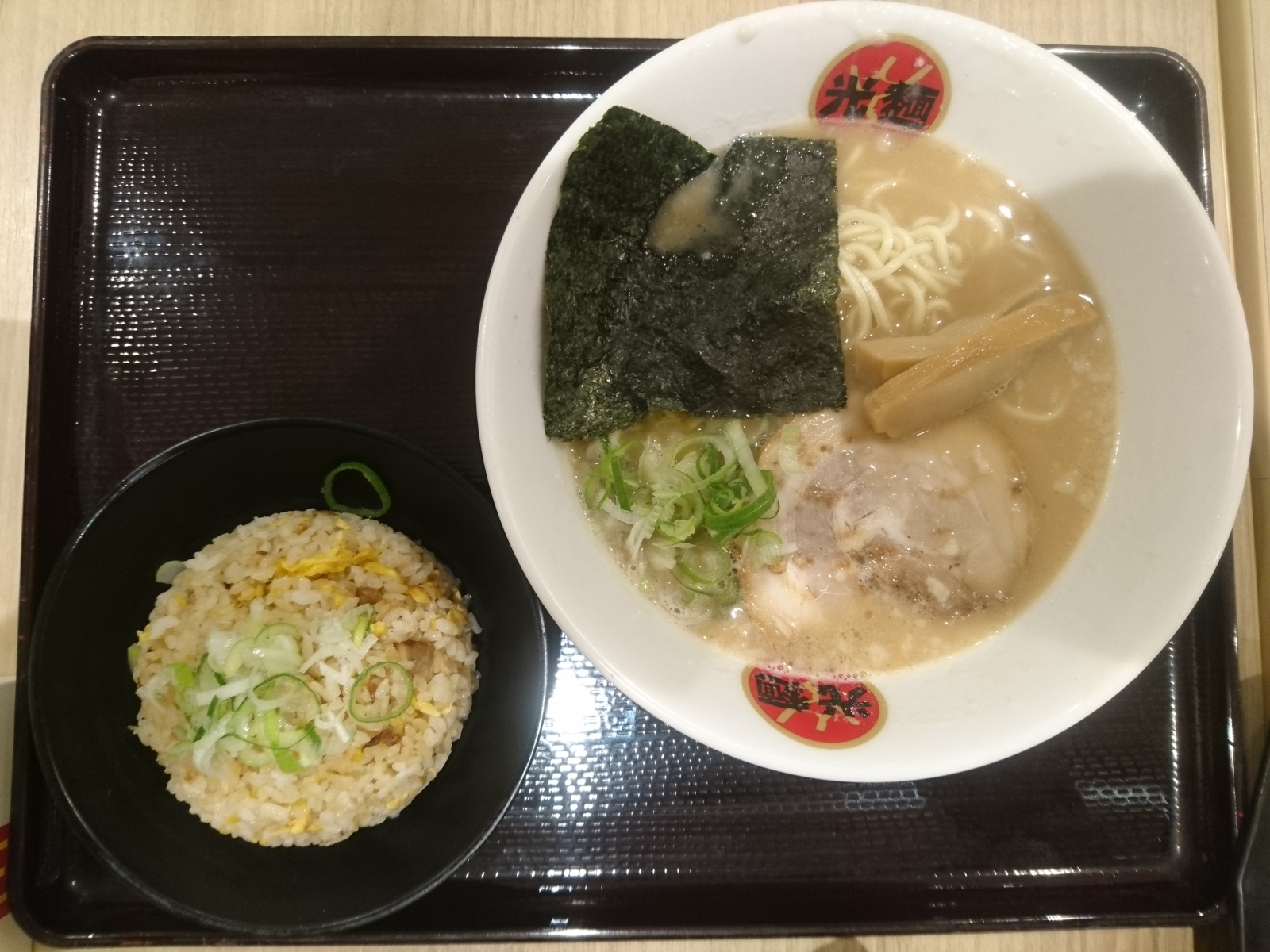 熟成とんこつラーメン／半チャーハンセット